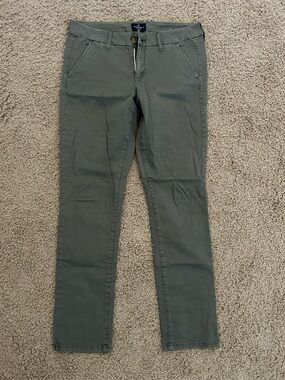 American Eagle Outfitters Stretch Chinos in Olive